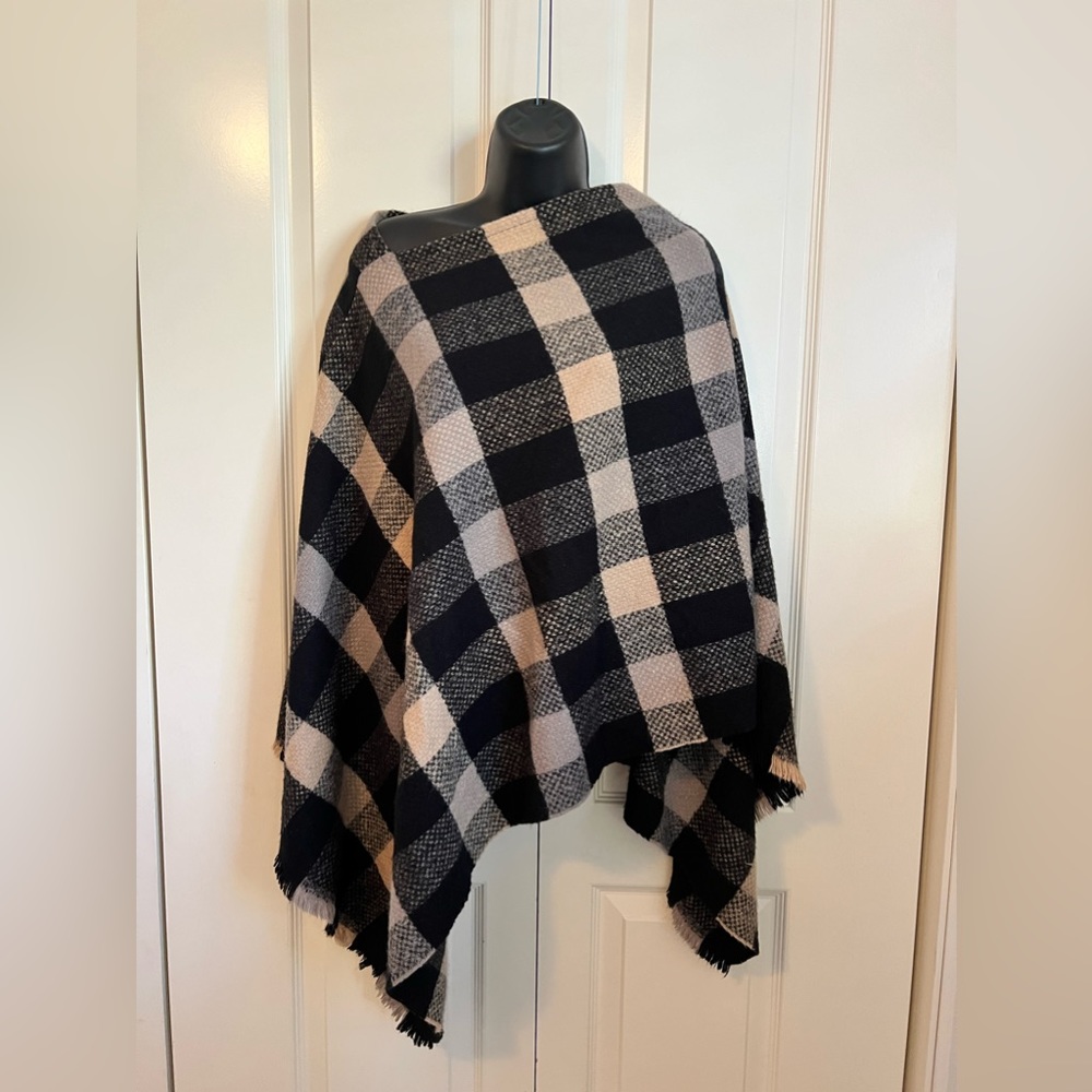 Boutique Black Brown Super Soft Poncho 100% Polyester One SIze Fits Most